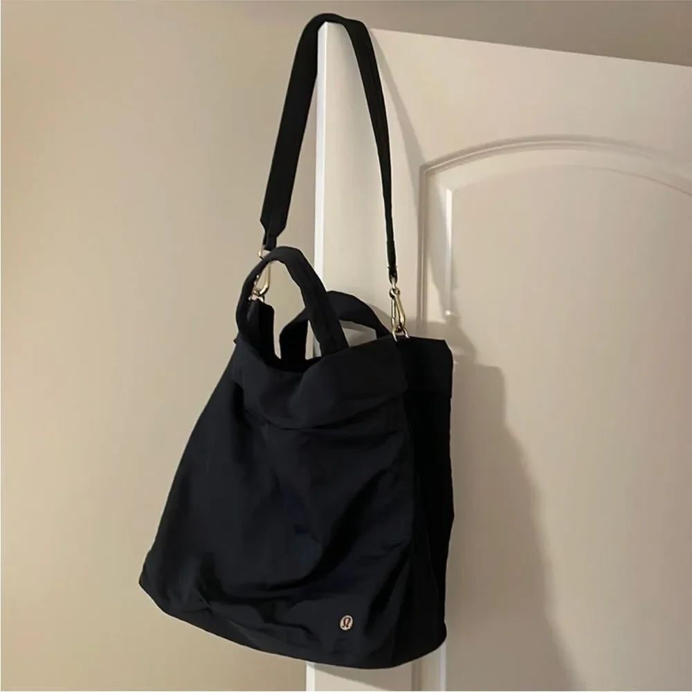 Lululemon On My Level Black Bag